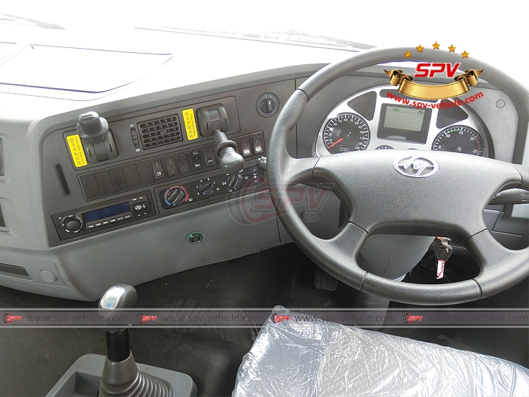 Tractor Head IVECO - Cabin inside